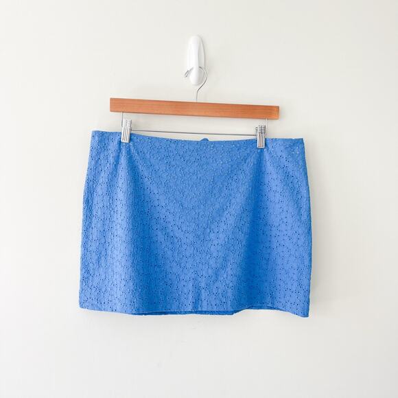 Lilly Pulitzer Light Blue Eyelet Mini Tate Skirt, Size 10 - Picture 1 of 10